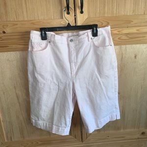 Gloria Vanderbilt Pale pink “Amanda” Bermuda shorts size 18